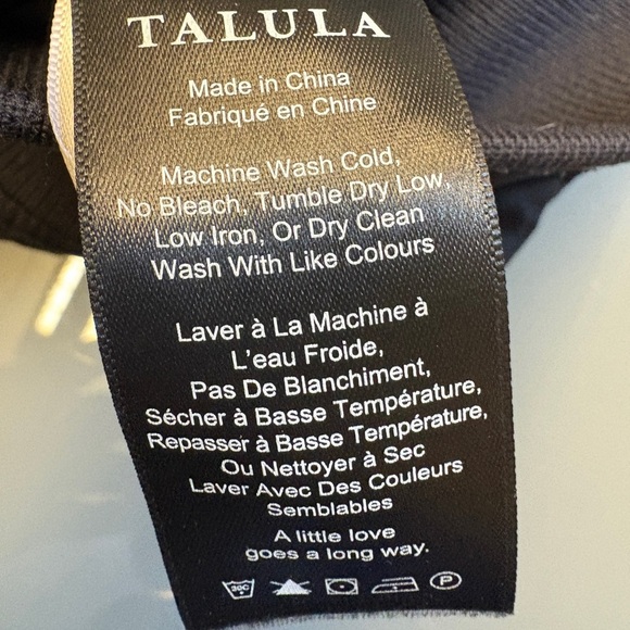 Aritzia Talula Black cropped Chic women’s Whitby Bomber Flight Jacket size XXS - Picture 6 of 10